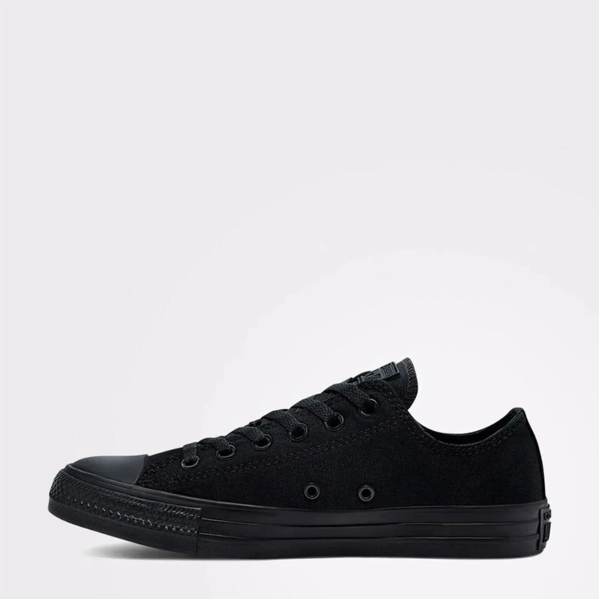 Converse All Black Low-Tops